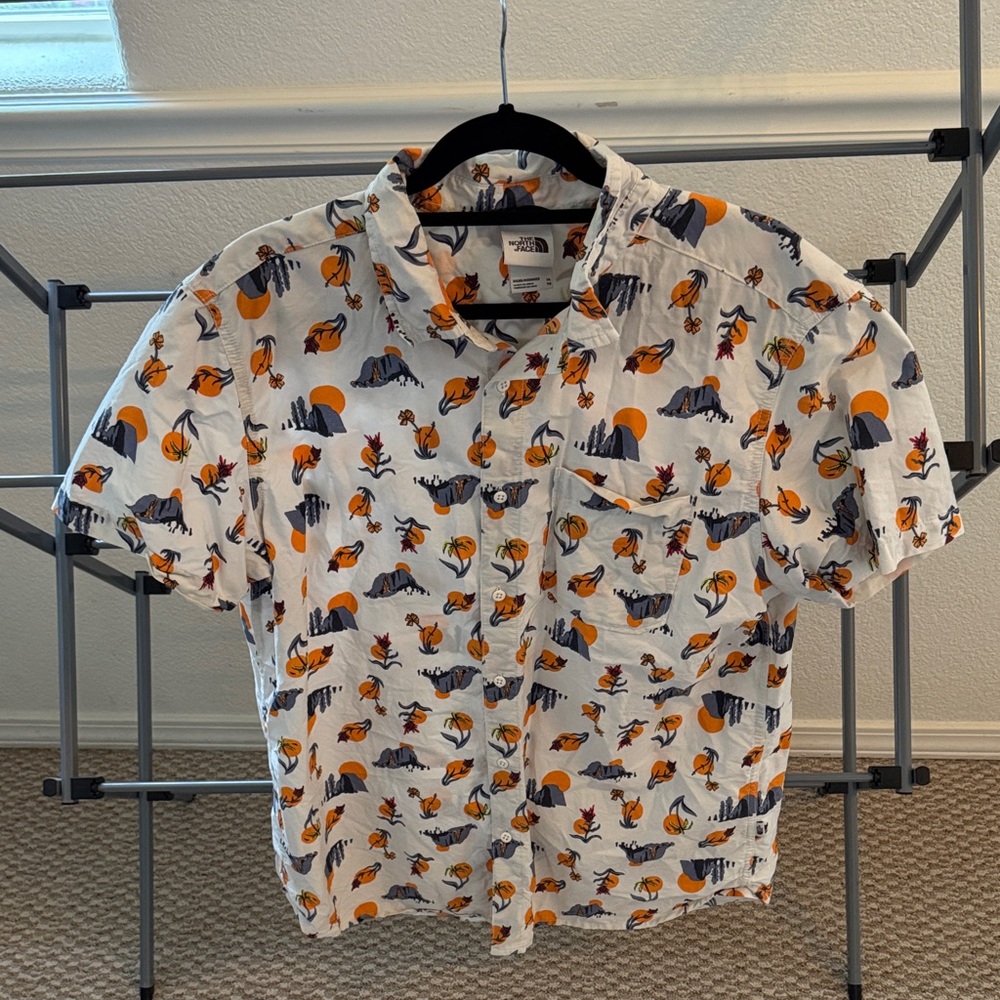 M’s The North Face Short Sleeve pattern Button Up, sz XL